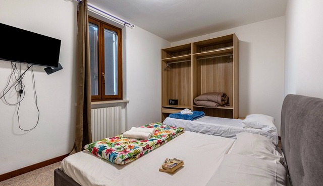 Room 'Tripla Basic' with Shared Terrace, Wi-Fi and Air Conditioning in Mozzecane