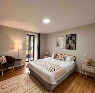 Roots Guesthouse- B