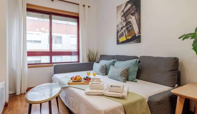 Rustic Bright Flat | City Centre by Host Wise