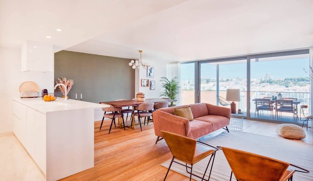 Scenic 1 - SPACIOUS, BRIGHT & VIEWS