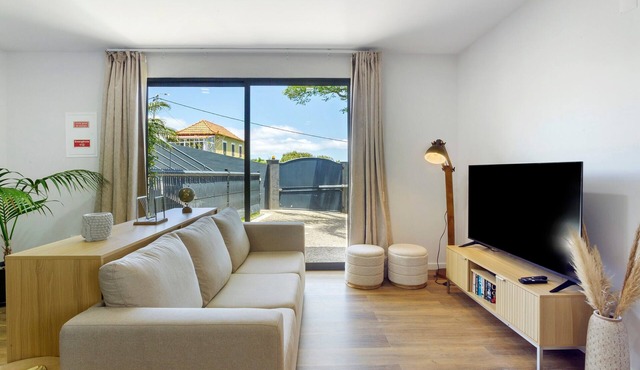 Sea View, Modern Studio with Parking