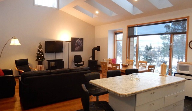 Silver Star Road Suites - Detached Two Bedroom Suite in Vernon