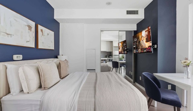 Sleek Studio Steps from Entertainment District in Toronto