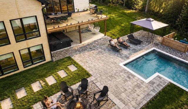 Spa, Pool & Sauna - Le Montagnard in Brownsburg-Chatham
