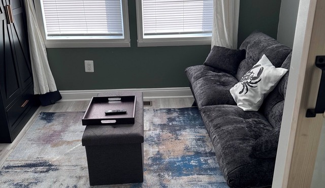 Spacious 4-bedroom retreat house with plenty of parking in Baltimore