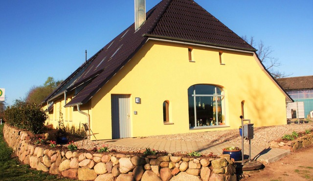 Spacious 5-star apartment on the Reuterteich farm in a secluded location in Seedorf - Reuterteich