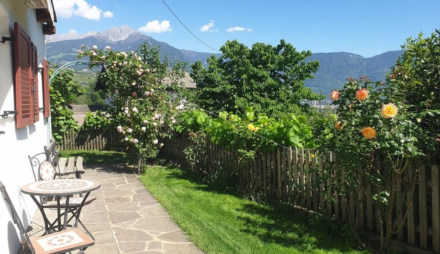 Spacious Apartment “Lafreid Algund” near Merano with Mountain View, Wi-Fi & Garden in Algund
