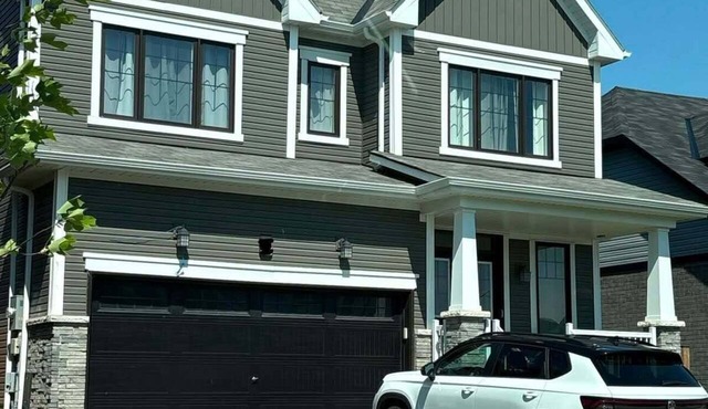 Spacious ,comfy house less than 15 mins drive to Niagara Falls and Outlet Mall. in Thorold