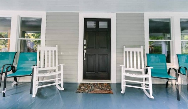 Spacious downtown apt B next to Franklin st. in Chapel Hill
