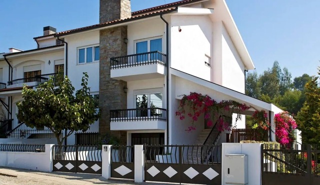 Spacious Family Villa near Porto with BBQ and Private Parking