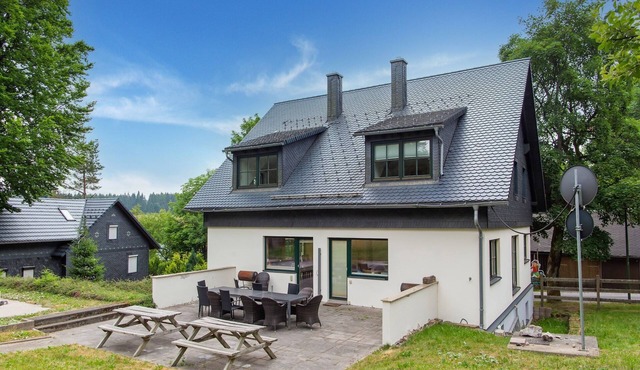 Spacious holiday home with wood-burning stove in Eisfeld