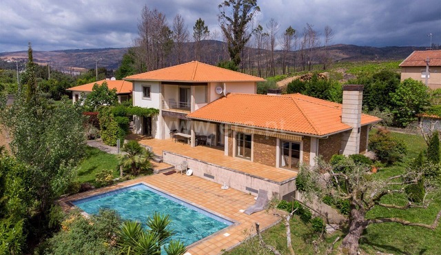 Spacious, quiet Olival villa - Air-conditioned and heated