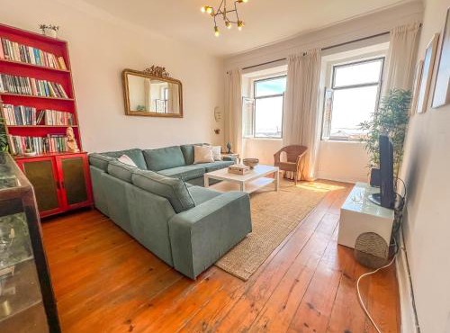 Stay as a Local! Santos Historical 6 Bedroom Apartment IV
