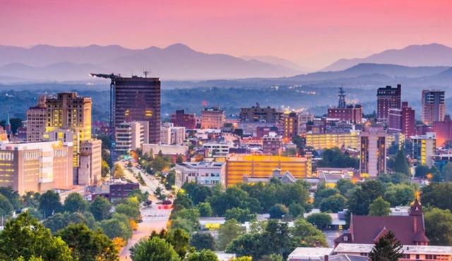 Stay Comfortably: 2 Spacious Rooms Kitchen Perfect for Family Extended Stays in Asheville