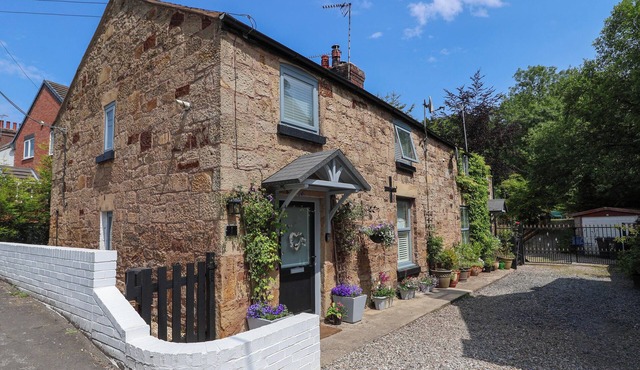 STONE HOUSES, pet friendly, character holiday cottage in Pontblyddyn in Mold