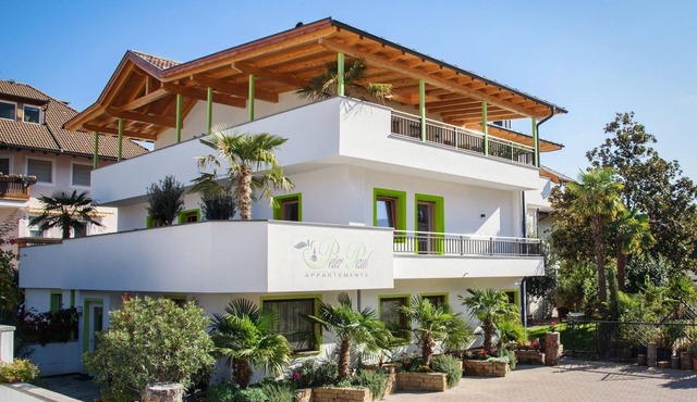 Studio Apartment 'Peter Paul Penegal' with Mountain View and Shared Terrace in Eppan an der Weinstrasse