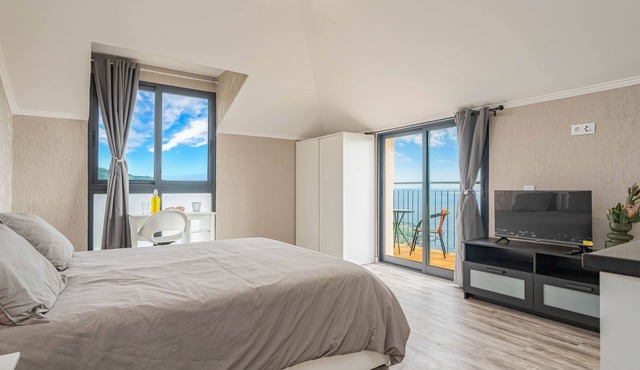 Suite 7 - Private veranda with ocean view