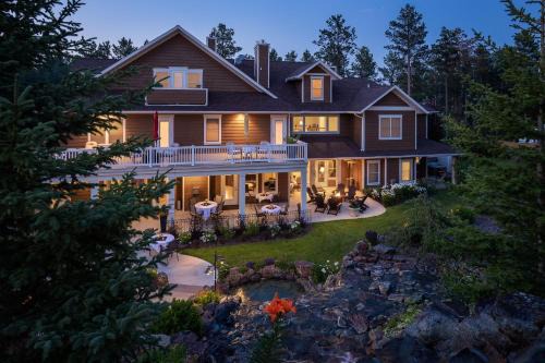 Summer Creek Inn in Johnson Siding