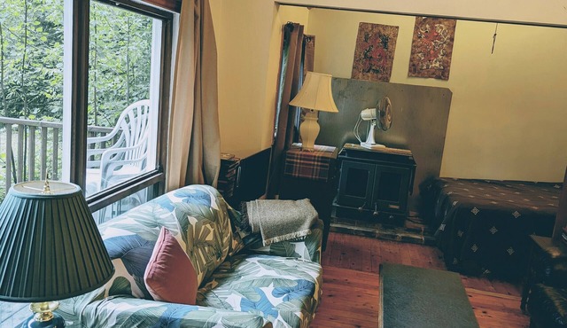 Sunny Lakefront 2 Bdrm Cabin by Huntsville in Emsdale