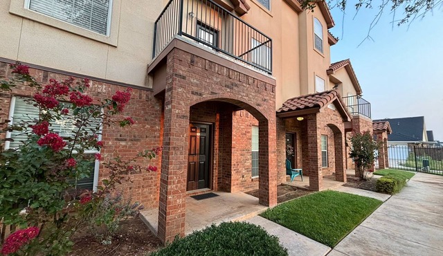Texas Tech Modern Condo Prime Location - Walk to TTU Campus, Broadway & Downtown in Lubbock