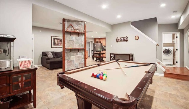 The General's House-Spacious Home w/Pool & Hot Tub in Annapolis
