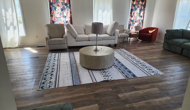 The Hideout, a spacious 5BR, 3BT home that's perfect for families friends. in Lanham