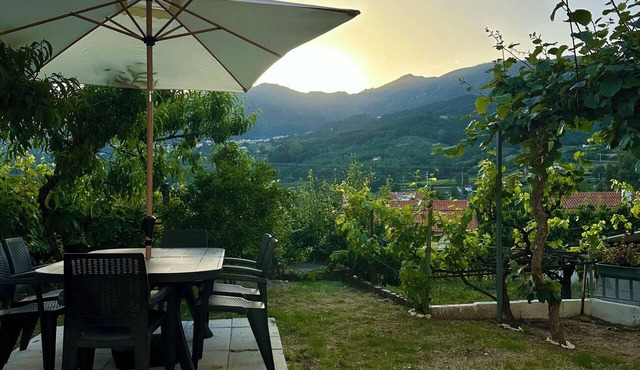 The Magic Garden – Family Apartment with a Garden and Stunning Views