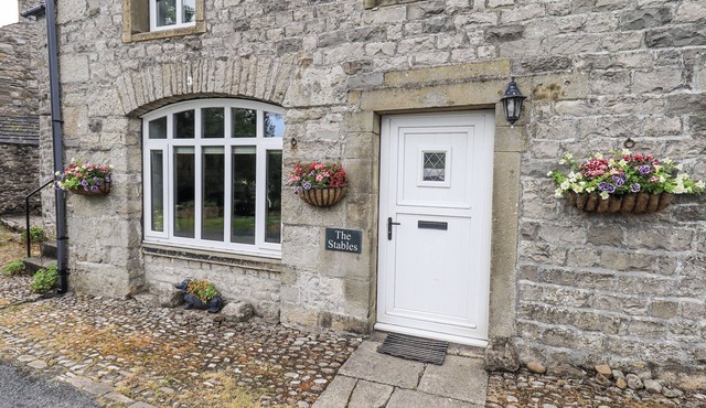 THE STABLES, pet friendly, with a garden in Horton-In-Ribblesdale in Settle