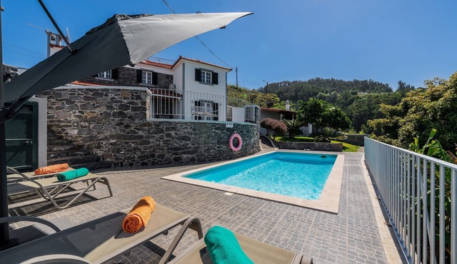 Tranquil stone villa in Calheta | Casa Florenças