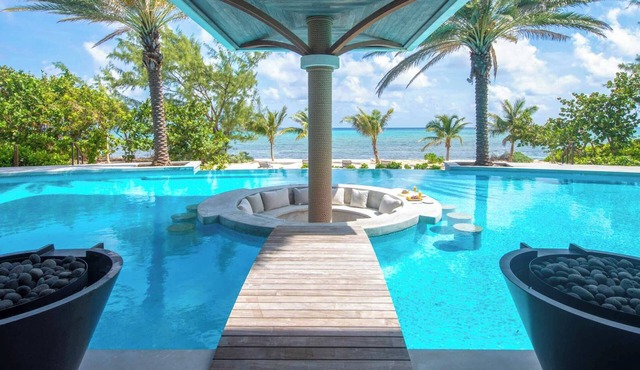 Turtle Breeze: Micro-Resort w/Swim-Up Pool Bar + Jacuzzi & Chipping Green in Barkers