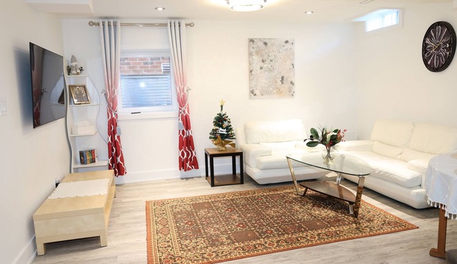 Up Class Business-Family Retreat! in East Gwillimbury