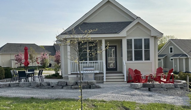 Upscale Cottage - Sandbanks/Prince Edward County in Prince Edward