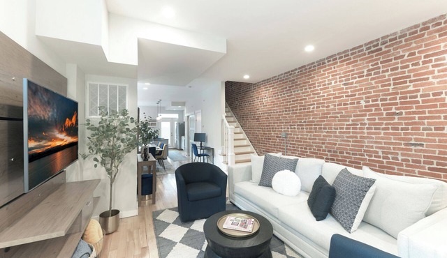 Upscale Old Town Alexandria Retreat - Walk to King St Metro in Alexandria