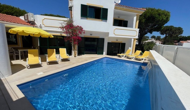 VILLA 200 METERS FROM "PRAIA DA FALESIA" WIFI CLIM NEAR ALBUFEIRA AND VILAMOURA