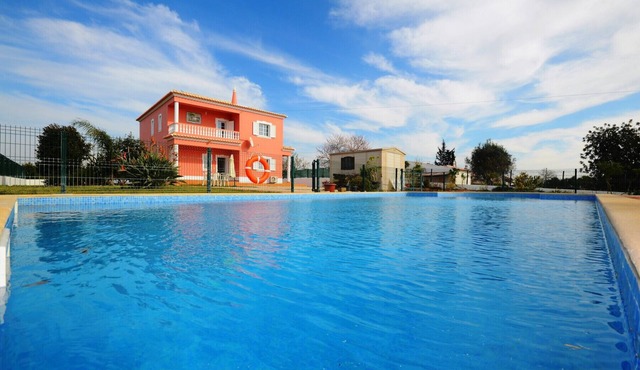 Villa Casa das Amendoeiras, a lovely 4 bedroom villa with private pool