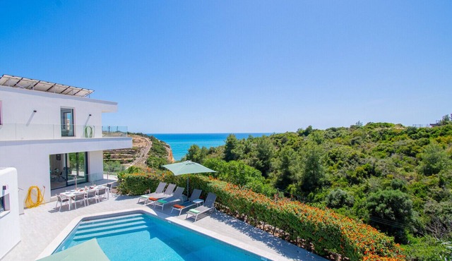Villa Centeanes Luxury villa,enviable position stunning sea views!