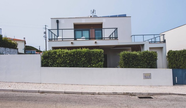 Villa das Hortas: new, modern villa near beach & facilities @ Silver Coast