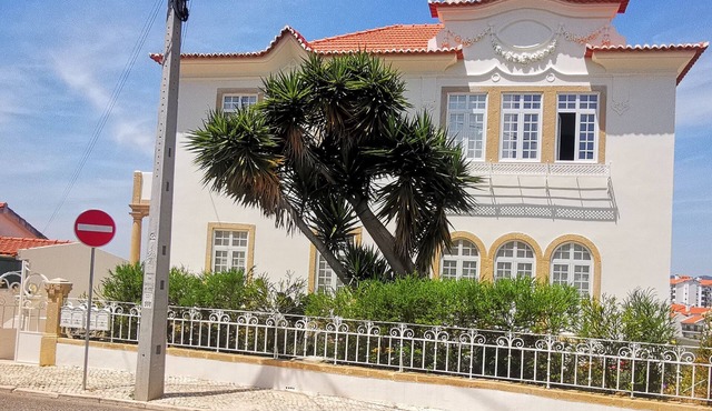Villa Gabriela Monte Estoril Garden, surrounded by nature. in Estoril