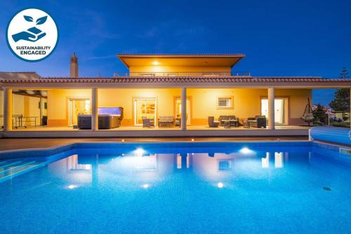 Villa Golden Bay - com piscina aquecível e jacuzzi - Carvoeiro