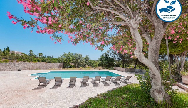 Villa in the Valley with Private Pool