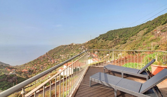 Villa Liliana Holiday Home – Sea View, Terrace & 3 Balconies in Madeira