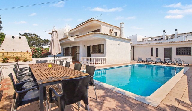 Villa 'Mabelle' with Sea View, Wi-Fi and Air Conditioning