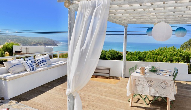 Villa Monte St António (Glade) -Sea views and private gardens close to the beach