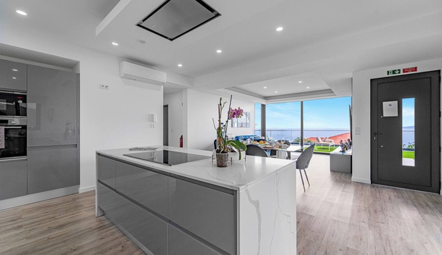 Villa Ribeiro - Modern Luxury with Panoramic Ocean View.