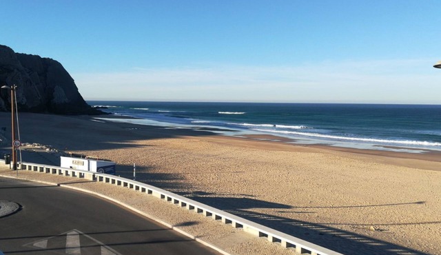Villa right next to Praia Grande, Colares, Sintra