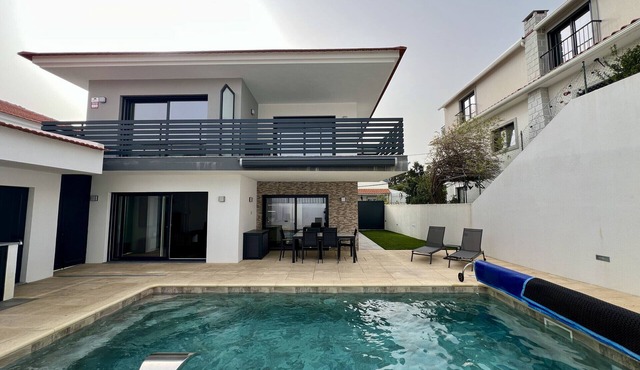 Villa Sol & Caparica - Heated swimming pool