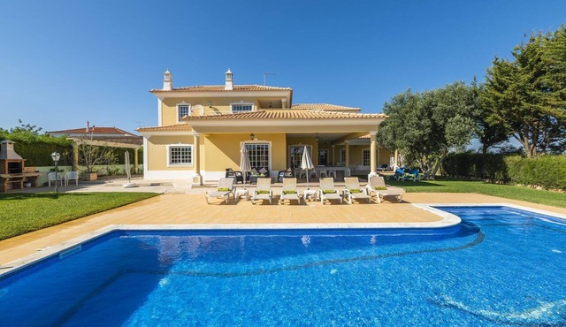 Villa Solar das Amendoeiras with Private Pool