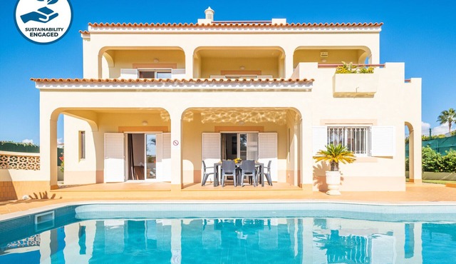 Villa w/Heatable Pool and BBQ in Galé