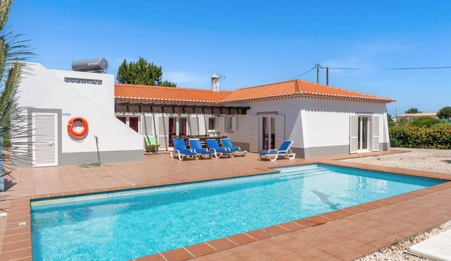 Villa With Swimming Pool in Vale da Telha