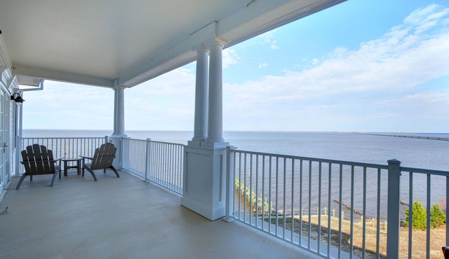 Waterfront 2BR Condo with Stunning Sound Views in Roper